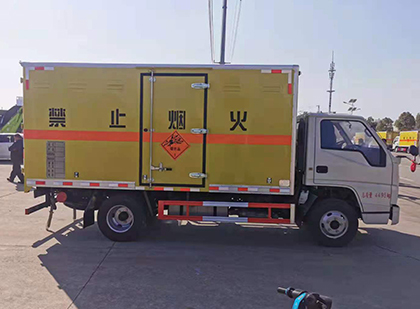 大兴安岭爆破器材运输车工人安全操作规范与智能技术保障